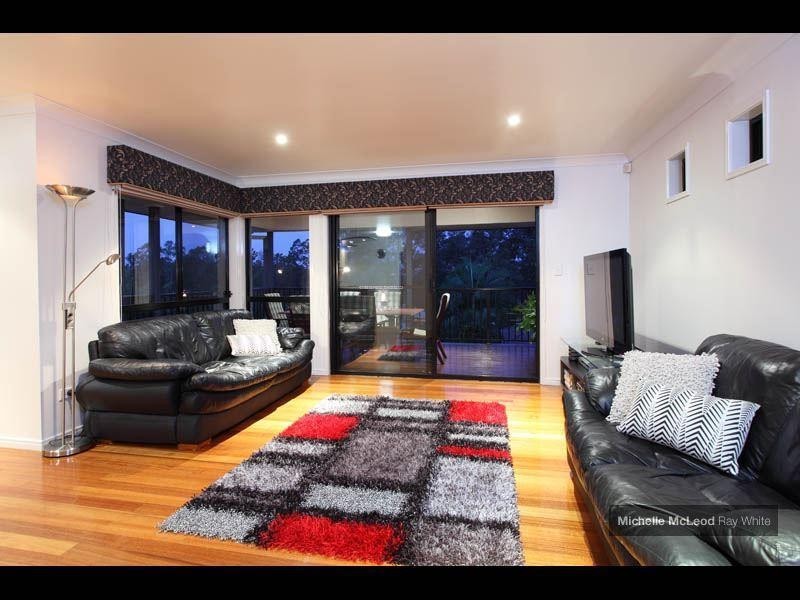 17 Carissa Place, Chapel Hill QLD 4069