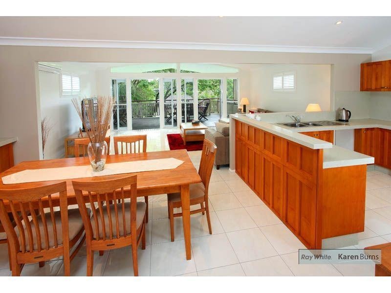 33 Burns Parade, Chapel Hill QLD 4069