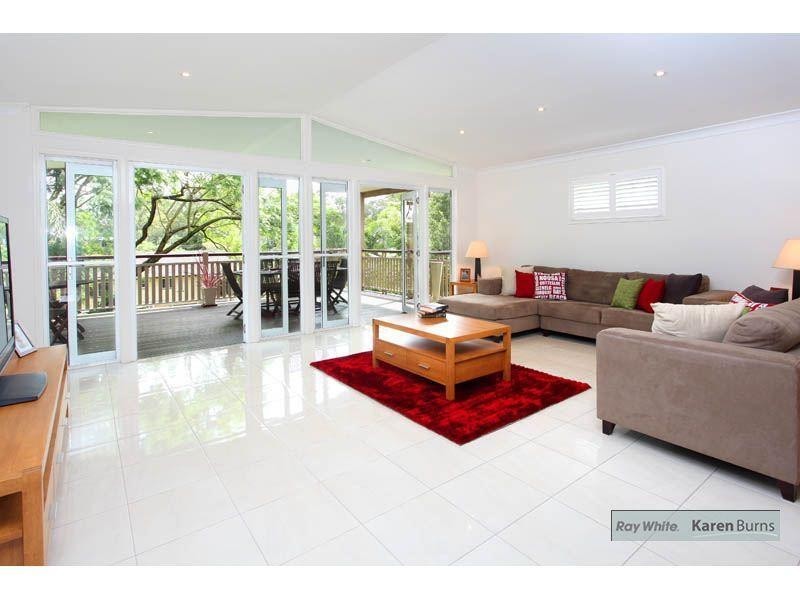 33 Burns Parade, Chapel Hill QLD 4069