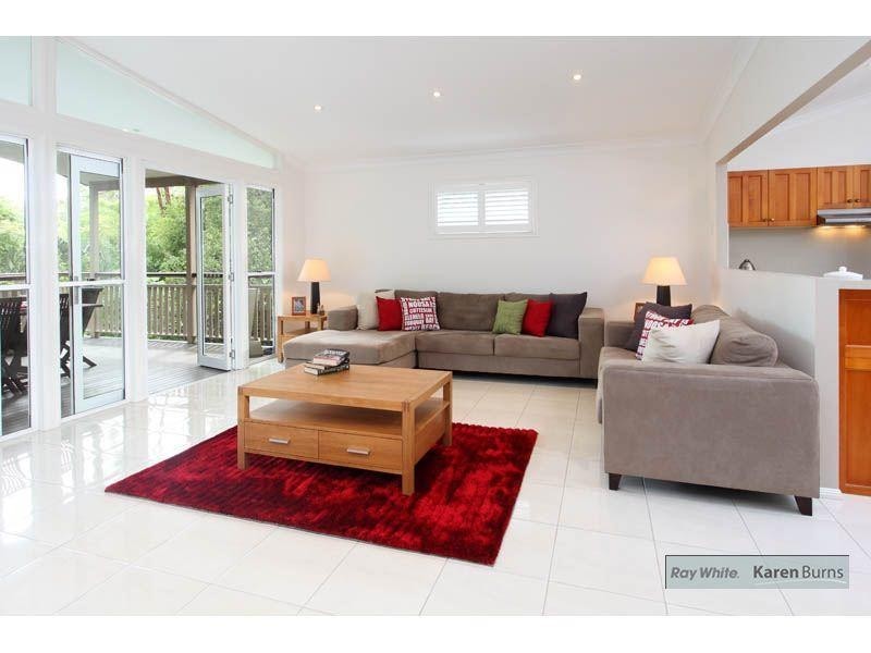 33 Burns Parade, Chapel Hill QLD 4069