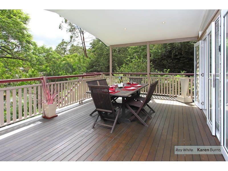 33 Burns Parade, Chapel Hill QLD 4069