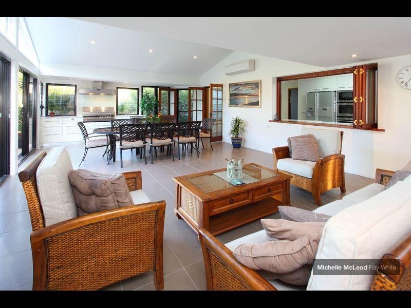 47 Marmindie Street, Chapel Hill QLD 4069