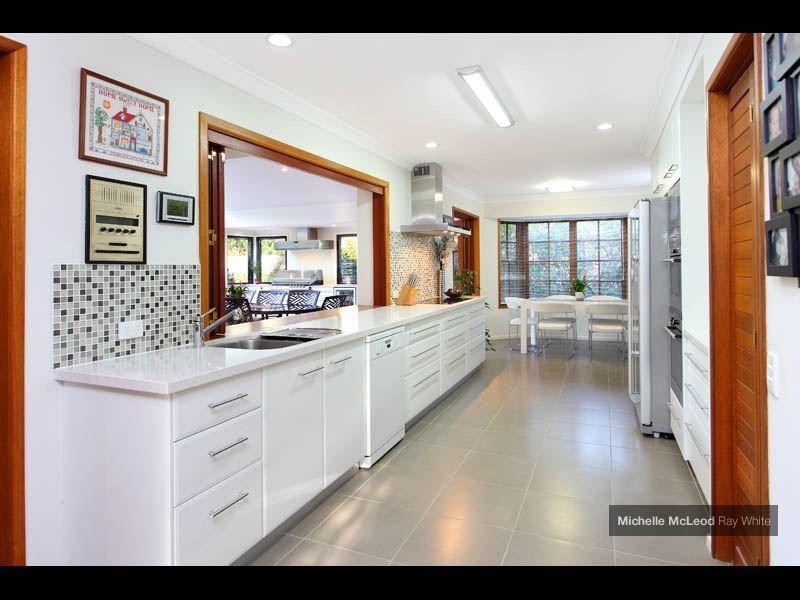 47 Marmindie Street, Chapel Hill QLD 4069