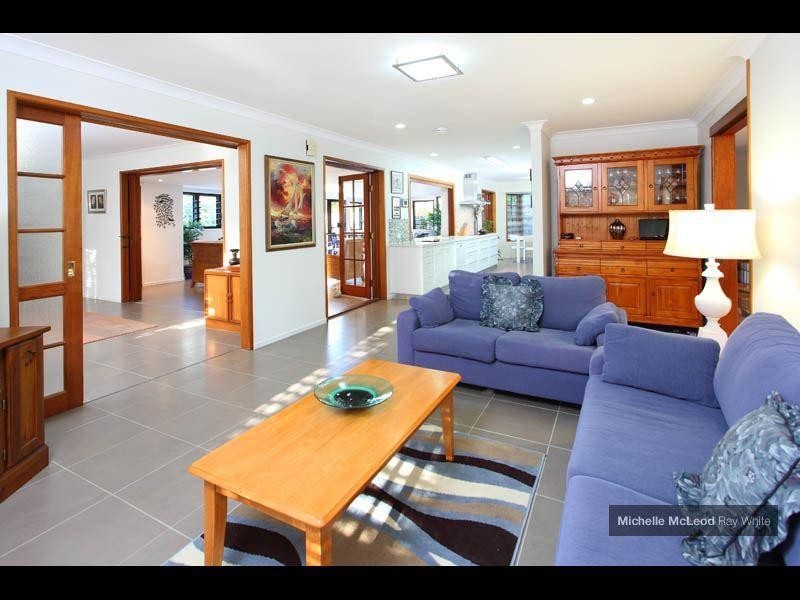 47 Marmindie Street, Chapel Hill QLD 4069