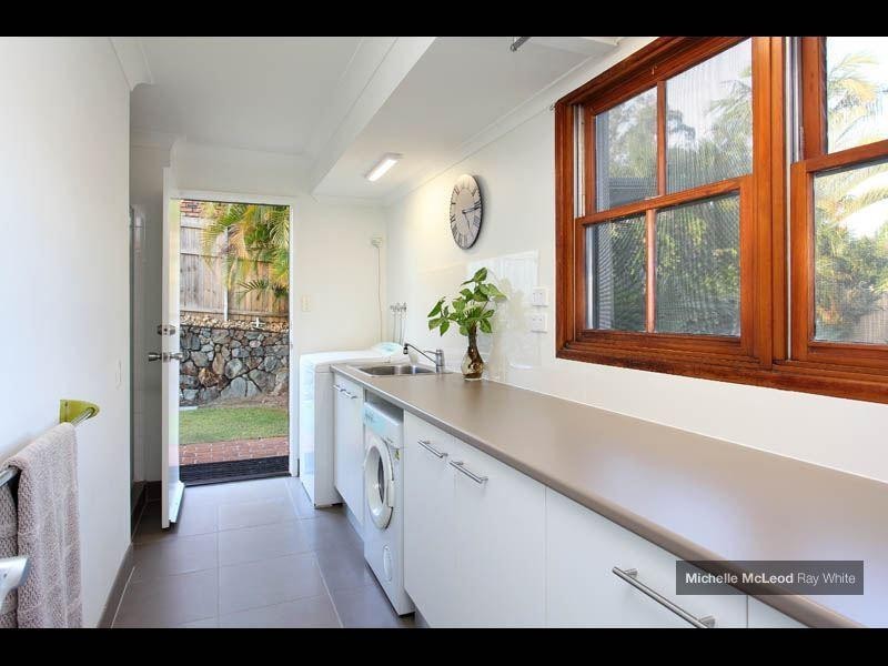 47 Marmindie Street, Chapel Hill QLD 4069