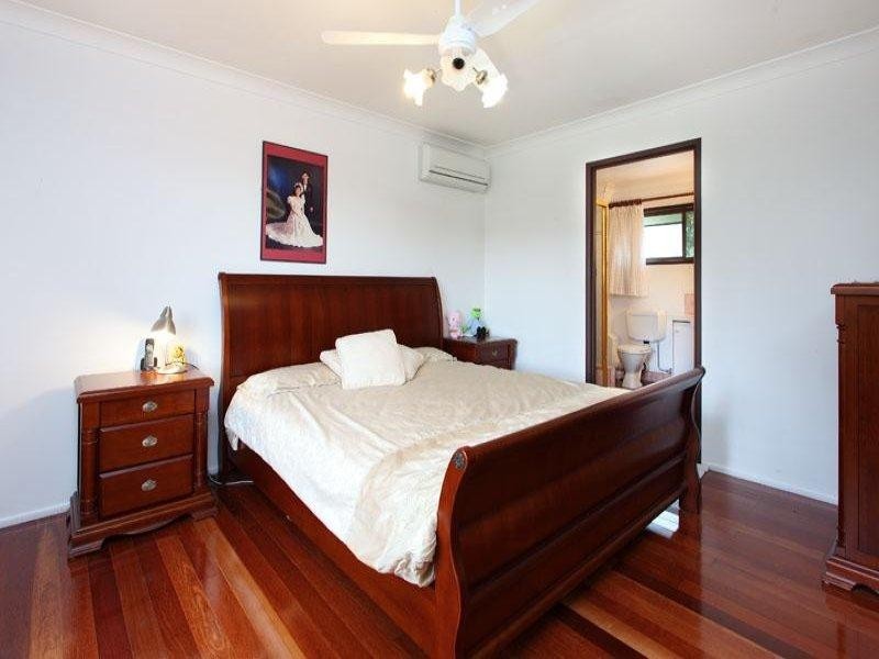 26 Marminde Street, Chapel Hill QLD 4069