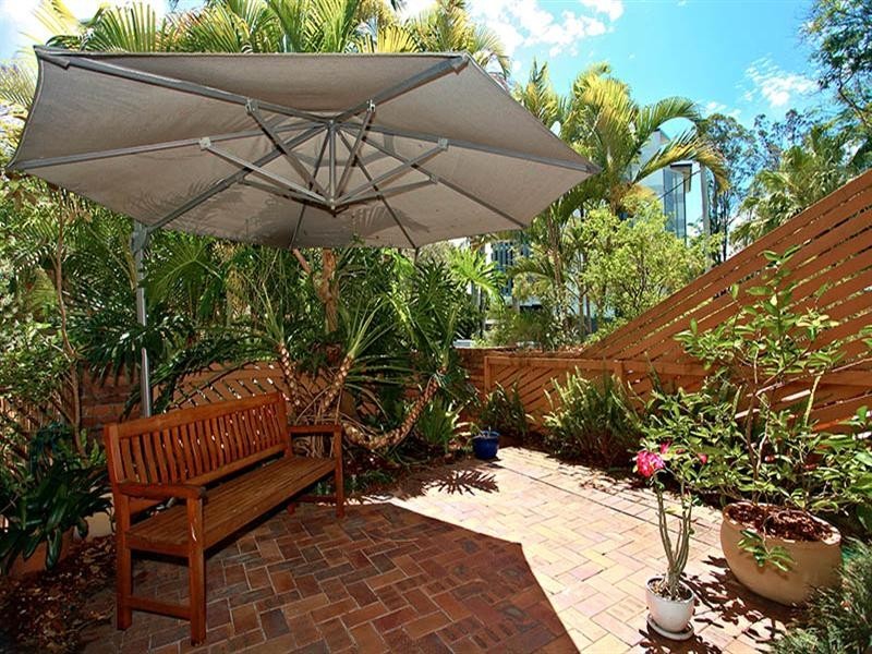 2/1 Jerdanefield Road, St Lucia QLD 4067