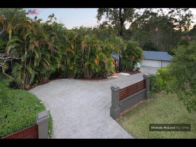30 Tinarra Crescent, Kenmore Hills QLD 4069