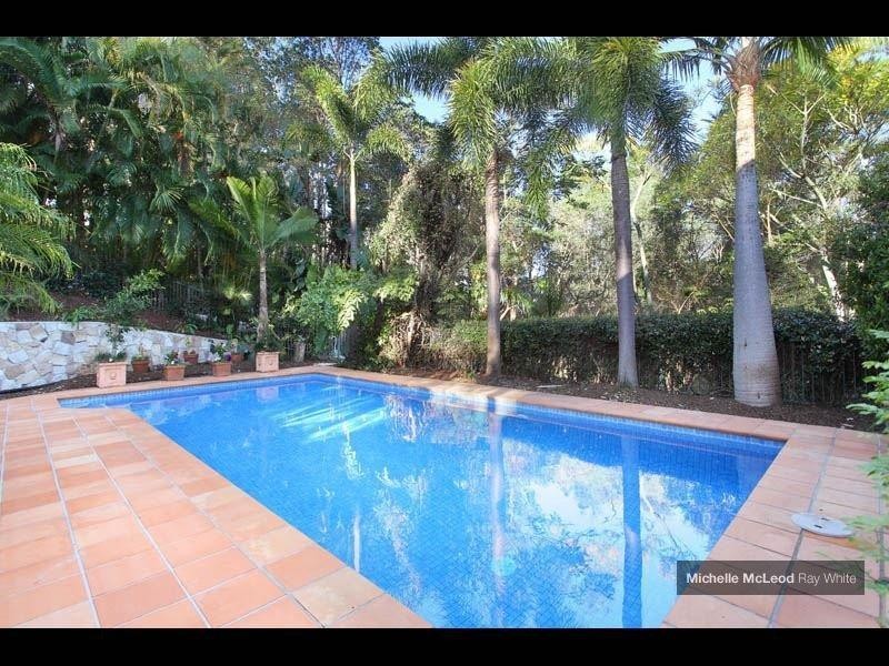 30 Tinarra Crescent, Kenmore Hills QLD 4069