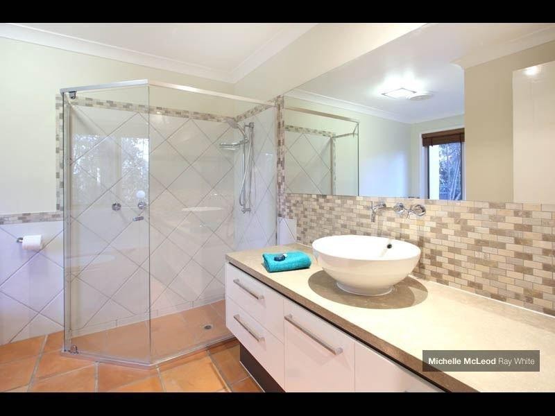 30 Tinarra Crescent, Kenmore Hills QLD 4069