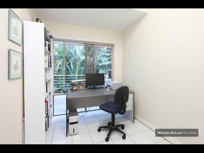 30 Tinarra Crescent, Kenmore Hills QLD 4069