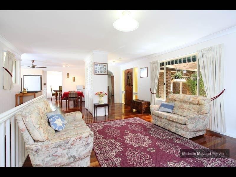 34 Morningview Street, Chapel Hill QLD 4069