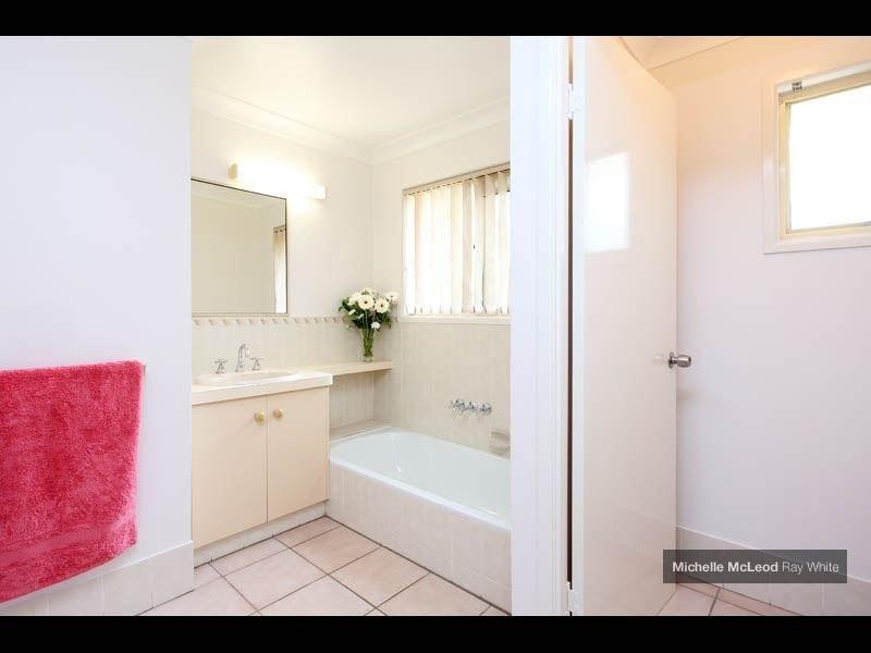 34 Morningview Street, Chapel Hill QLD 4069