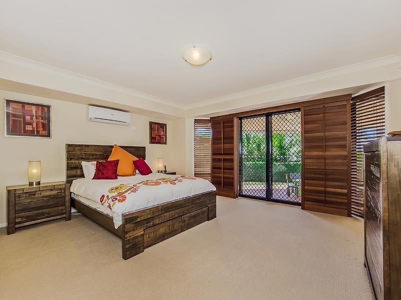 8 Tea Tree Cresent, Sinnamon Park QLD 4073