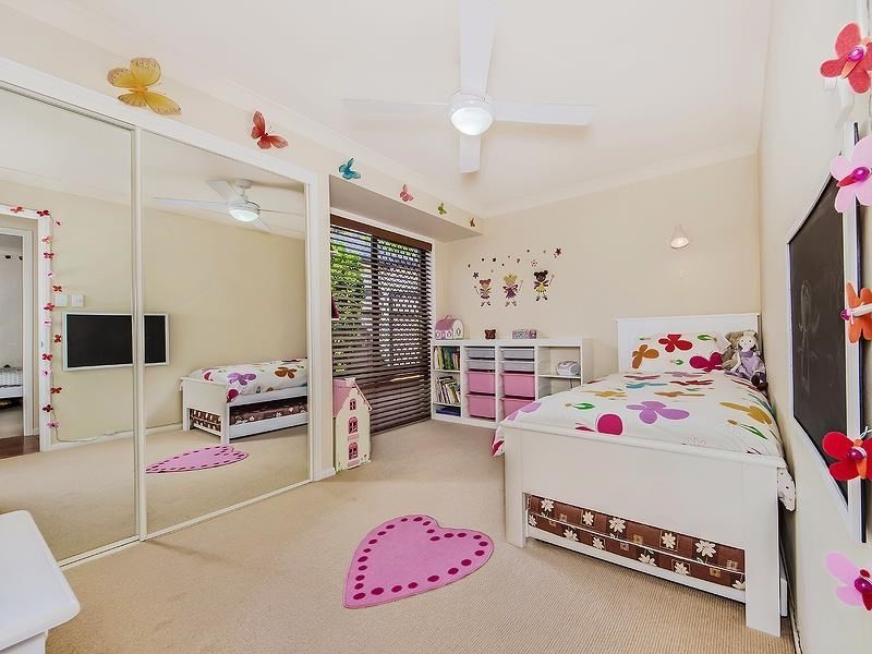 8 Tea Tree Cresent, Sinnamon Park QLD 4073