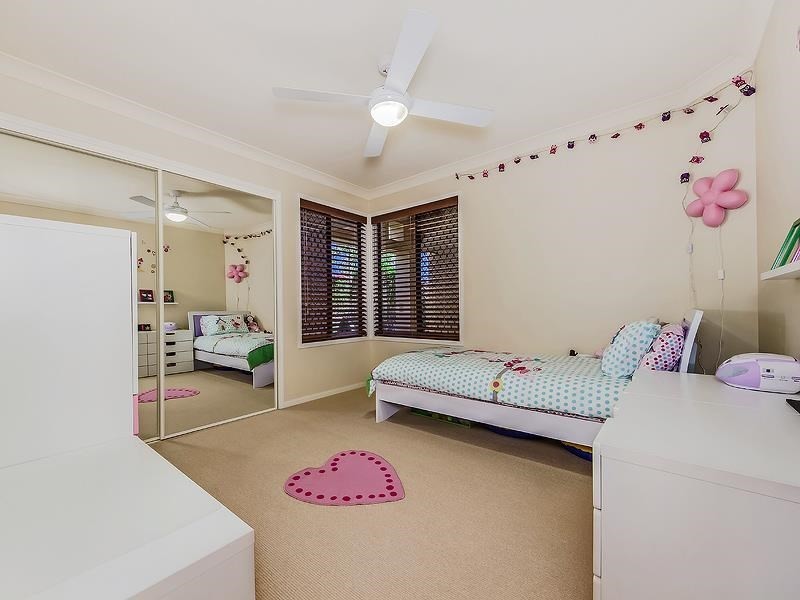 8 Tea Tree Cresent, Sinnamon Park QLD 4073