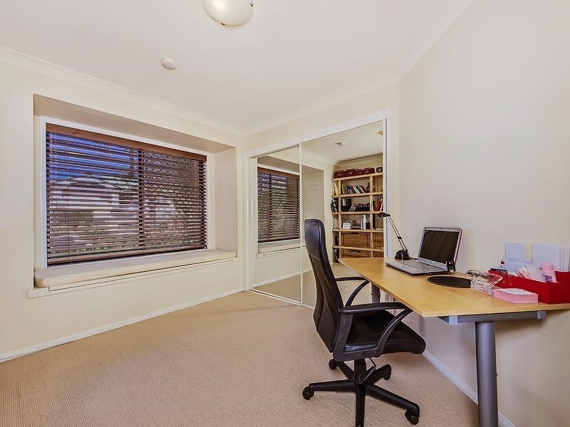 8 Tea Tree Cresent, Sinnamon Park QLD 4073