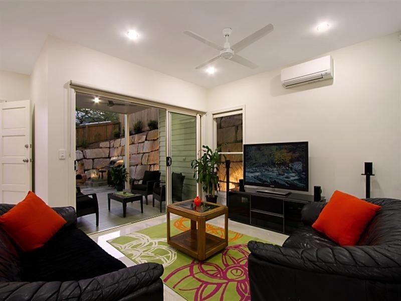 10 Rennie Street, Indooroopilly QLD 4068