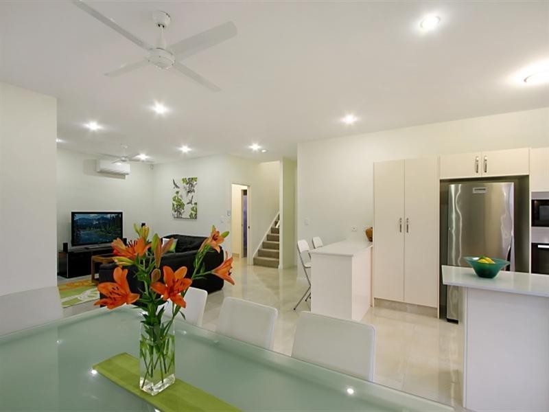 10 Rennie Street, Indooroopilly QLD 4068