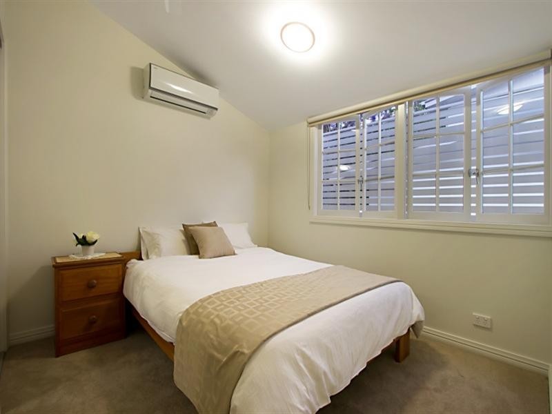 10 Rennie Street, Indooroopilly QLD 4068