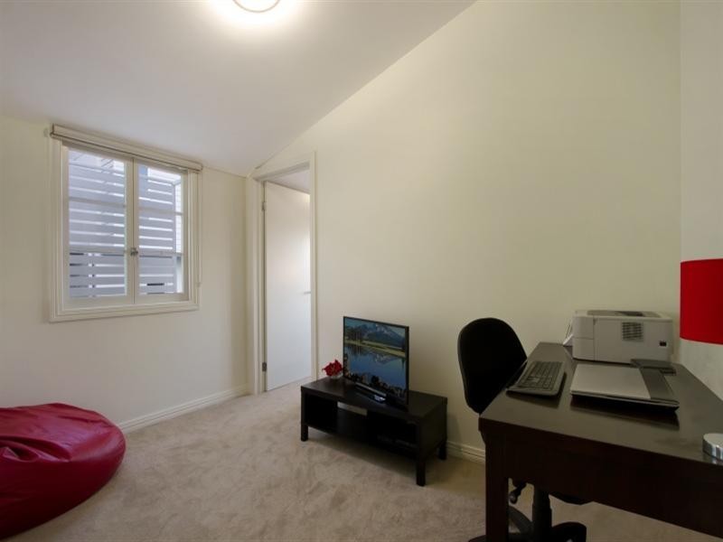 10 Rennie Street, Indooroopilly QLD 4068