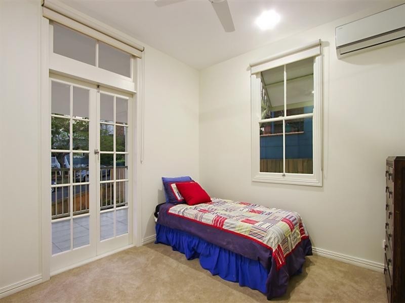 10 Rennie Street, Indooroopilly QLD 4068