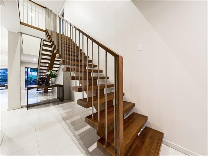 33 Brisbane Avenue, Camp Hill QLD 4152