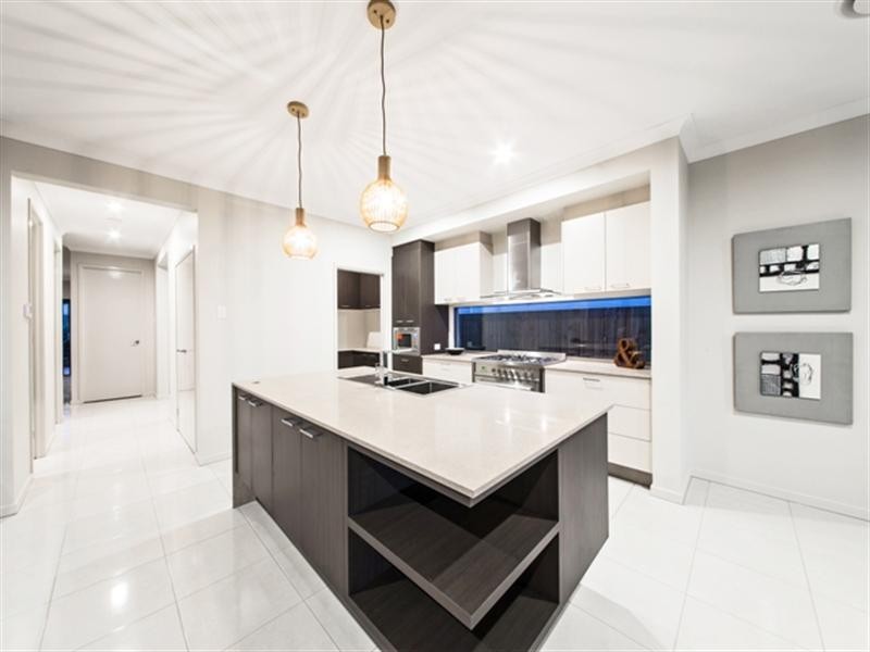 33 Brisbane Avenue, Camp Hill QLD 4152