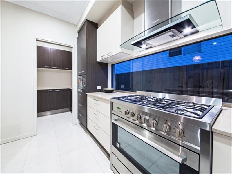 33 Brisbane Avenue, Camp Hill QLD 4152