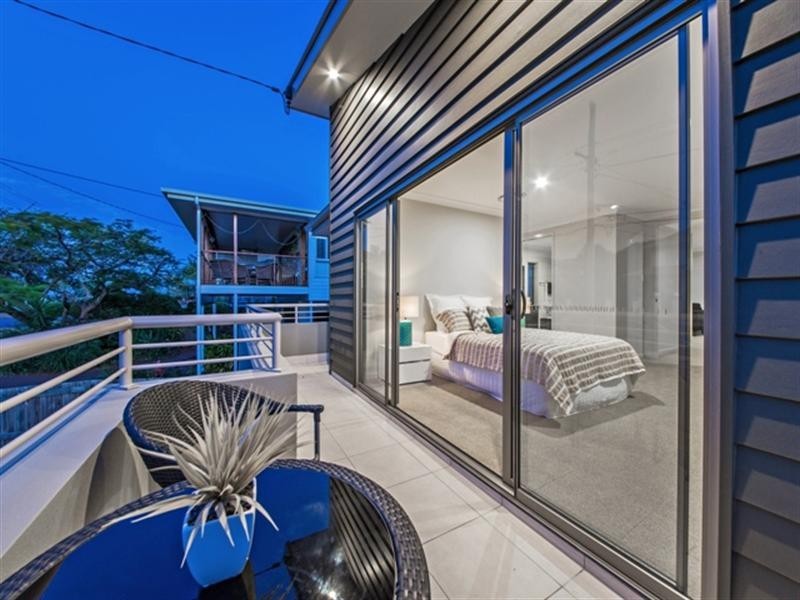 33 Brisbane Avenue, Camp Hill QLD 4152