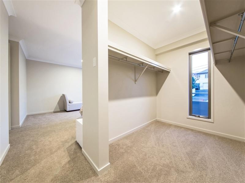 33 Brisbane Avenue, Camp Hill QLD 4152