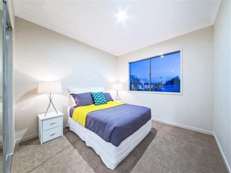 33 Brisbane Avenue, Camp Hill QLD 4152