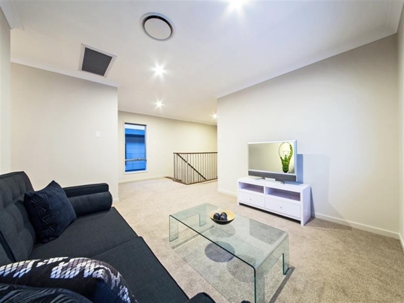 33 Brisbane Avenue, Camp Hill QLD 4152