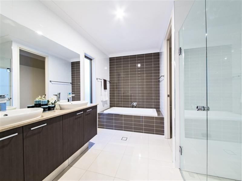 33 Brisbane Avenue, Camp Hill QLD 4152