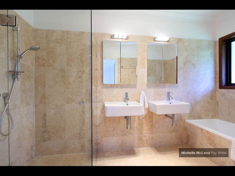 49 Kirkdale Road, Chapel Hill QLD 4069