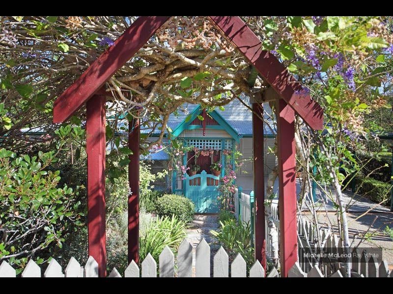 24 Hannah Street, Mount Ommaney QLD 4074