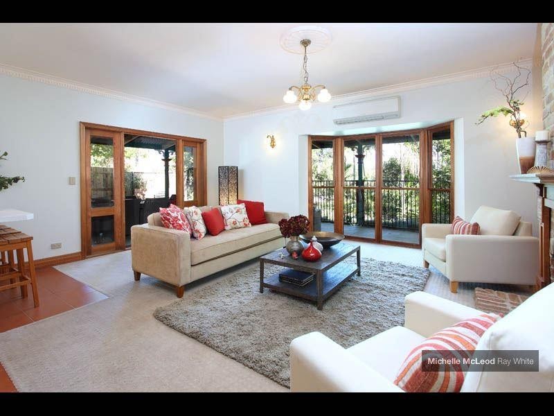 24 Hannah Street, Mount Ommaney QLD 4074