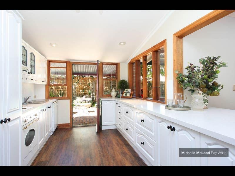 24 Hannah Street, Mount Ommaney QLD 4074