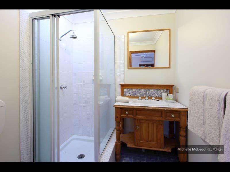 24 Hannah Street, Mount Ommaney QLD 4074