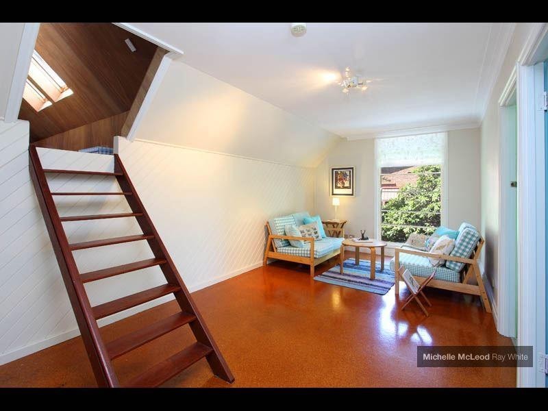 24 Hannah Street, Mount Ommaney QLD 4074