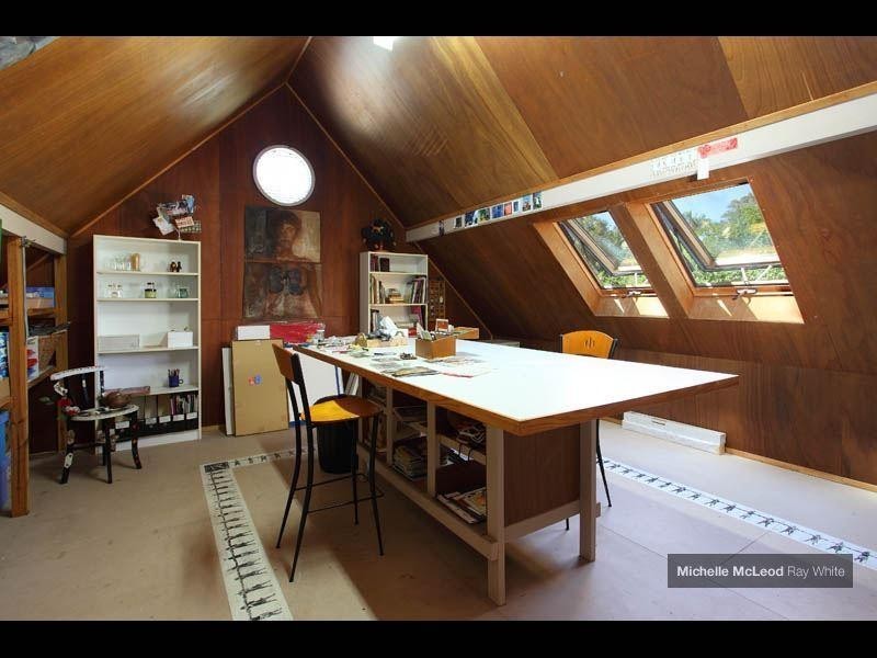 24 Hannah Street, Mount Ommaney QLD 4074