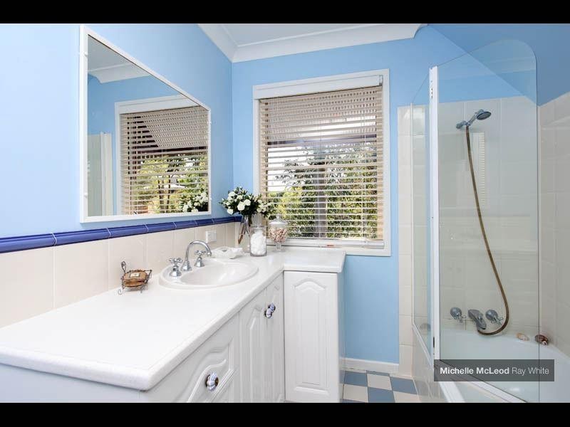 24 Hannah Street, Mount Ommaney QLD 4074