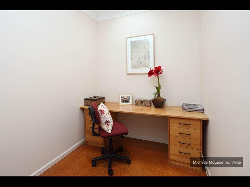 24 Hannah Street, Mount Ommaney QLD 4074