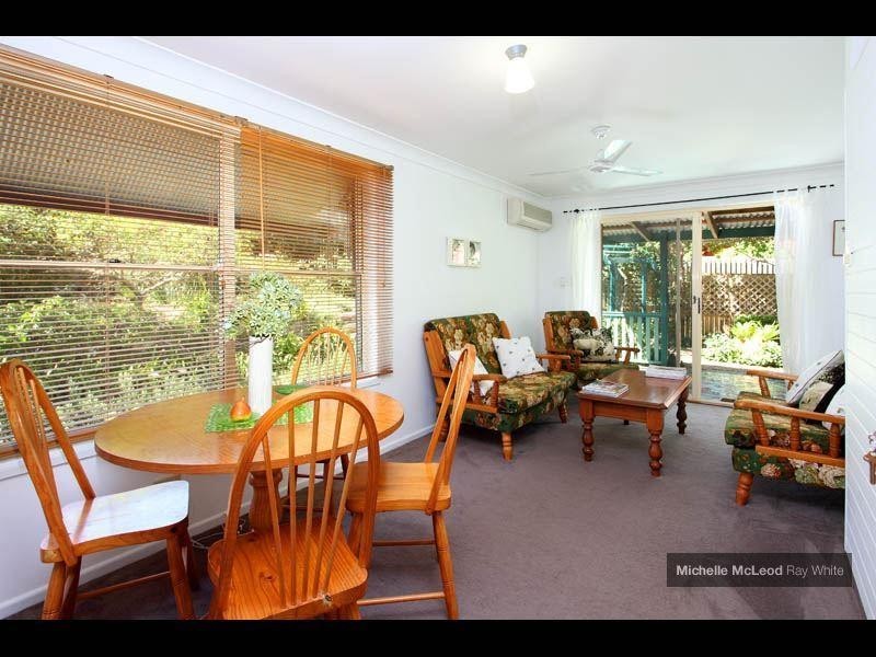 24 Hannah Street, Mount Ommaney QLD 4074