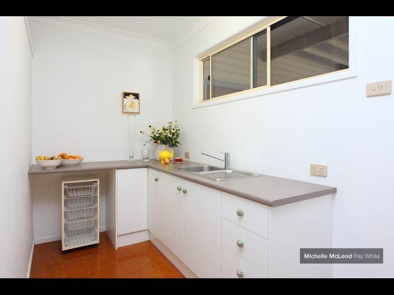 24 Hannah Street, Mount Ommaney QLD 4074