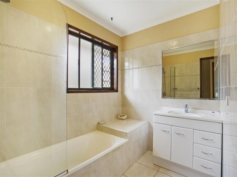 42 Port Street, Jamboree Heights QLD 4074