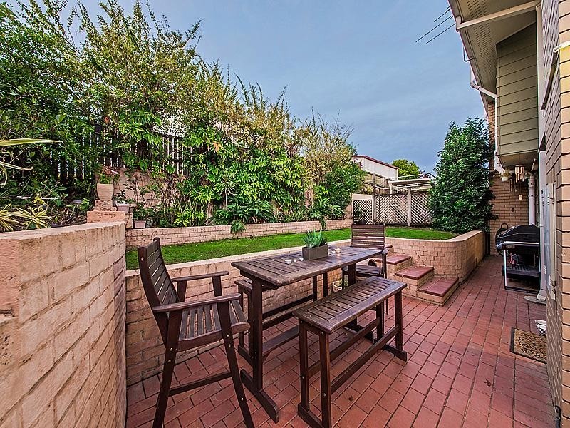 1/52 Bunya Street, Greenslopes QLD 4120