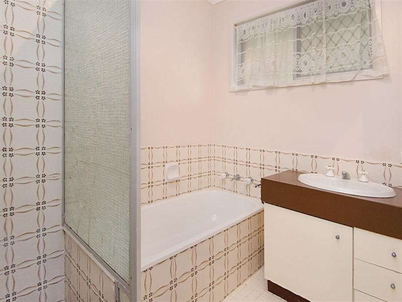 12 Leawarra Crescent, Ferny Hills QLD 4055