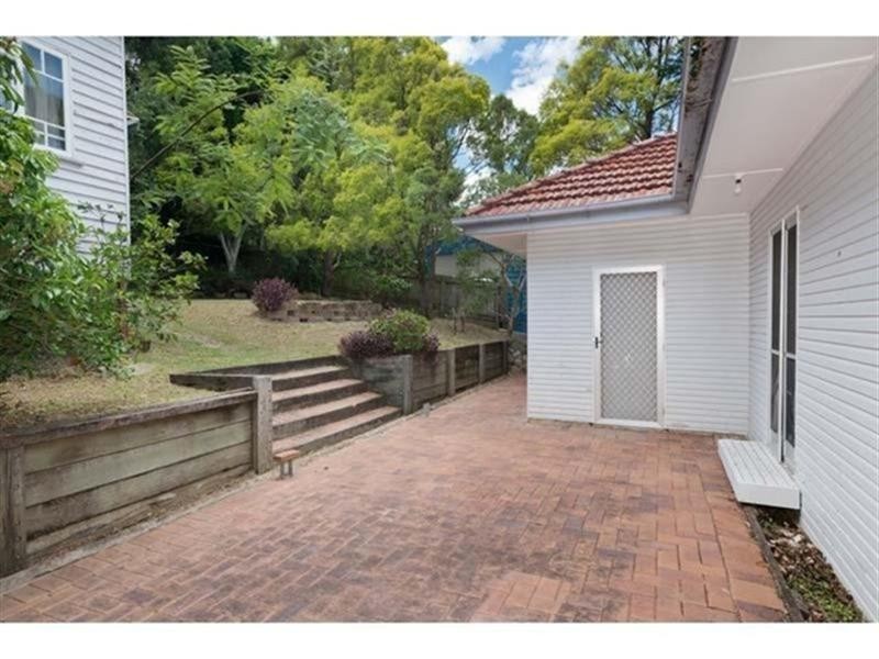 9 Disraeli Street, Indooroopilly QLD 4068