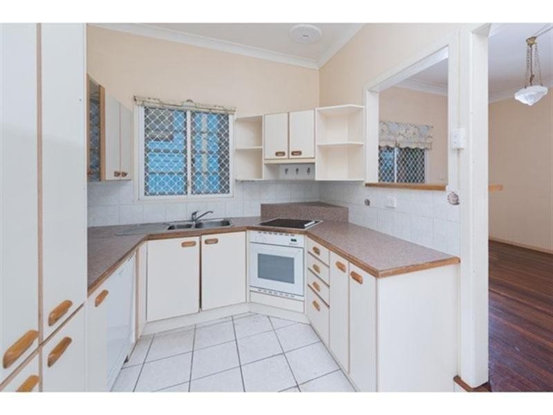 9 Disraeli Street, Indooroopilly QLD 4068